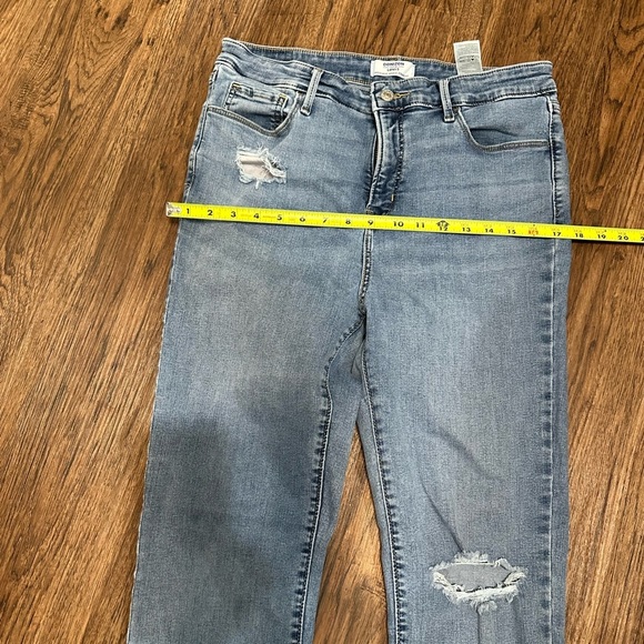 DENIZEN Levi's Women's High-Rise Sculpting Straight Jeans - Seaside Fade Size 10 - Picture 7 of 10